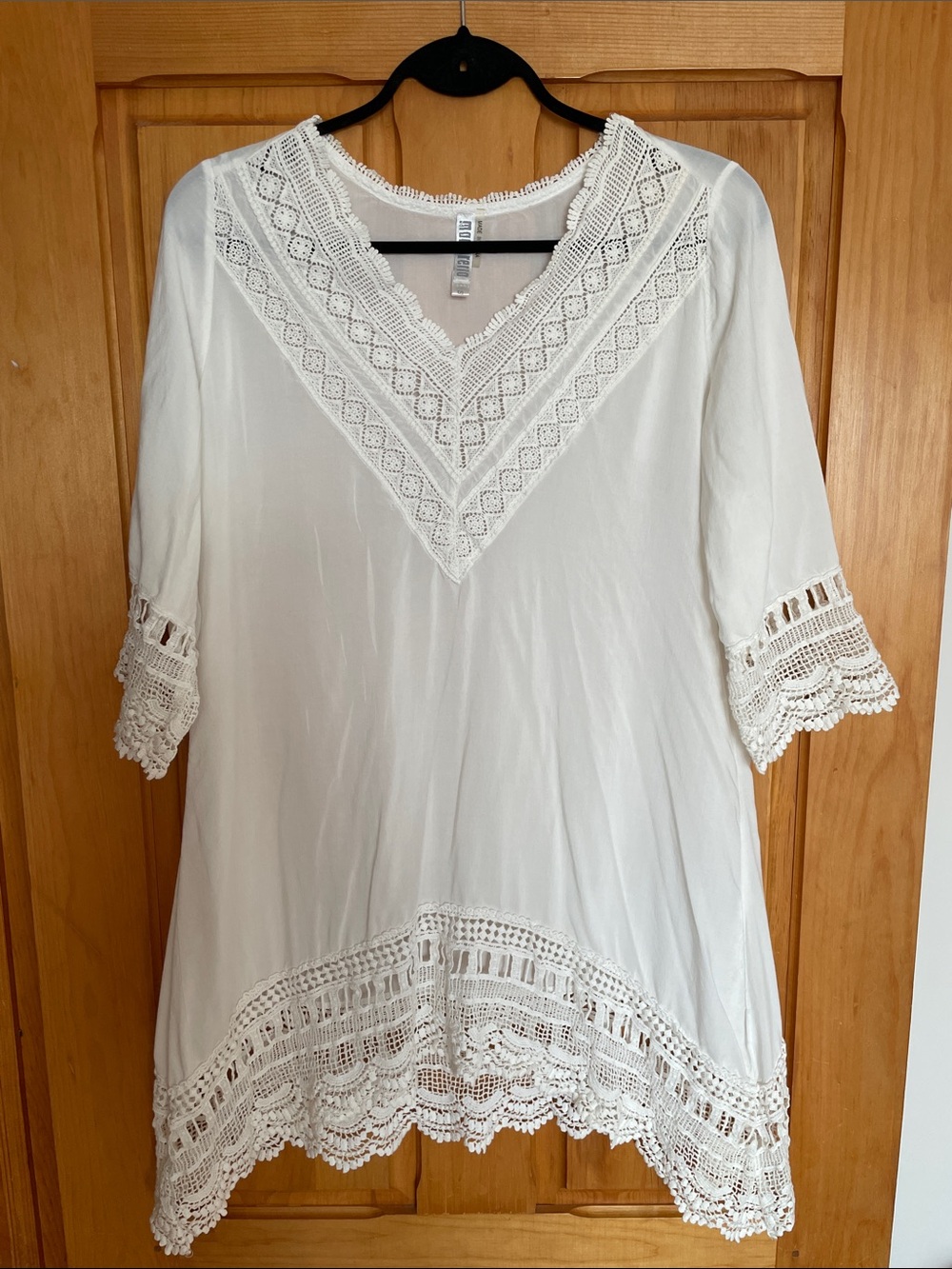 S- M         Breezy White Crochet Trim V-Neck Tunic